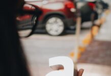 Litery przestrzenne 3D i litery z plexi – jak stworzyć efektowną i trwałą reklamę Litery przestrzenne 3D